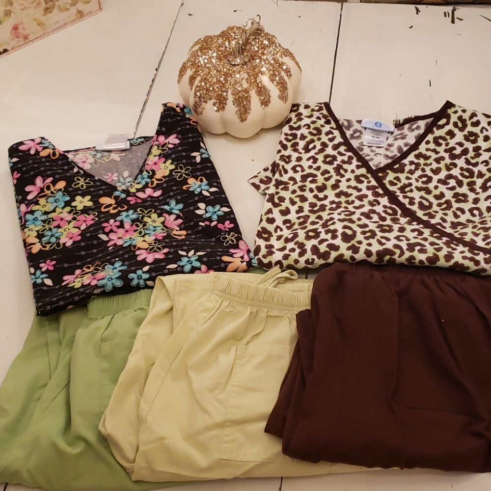 Lot of 2 scrub tops & 3 scrub pants XL